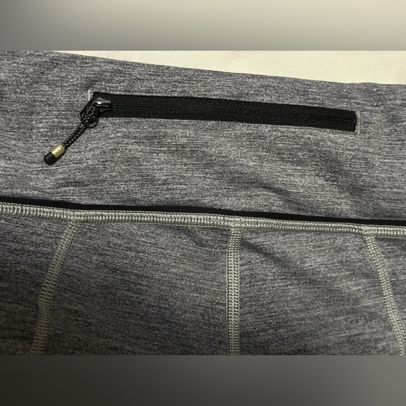 🌟Like New🌟 Lululemon: Women’s Crop Leggings - Size 6 - Picture 11 of 13